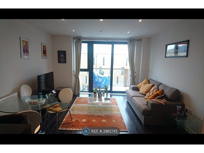 2 Bedroom Flat To Rent In Bovet Court, London, E1
