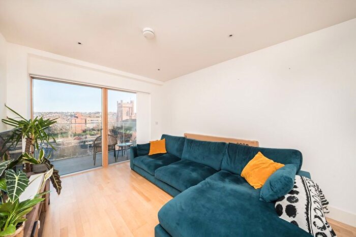 2 Bedroom Flat For Sale In Streatham High Road, Streatham, SW16