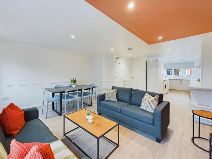 6 Bedroom House To Rent In Sage Road, Leicester, LE2