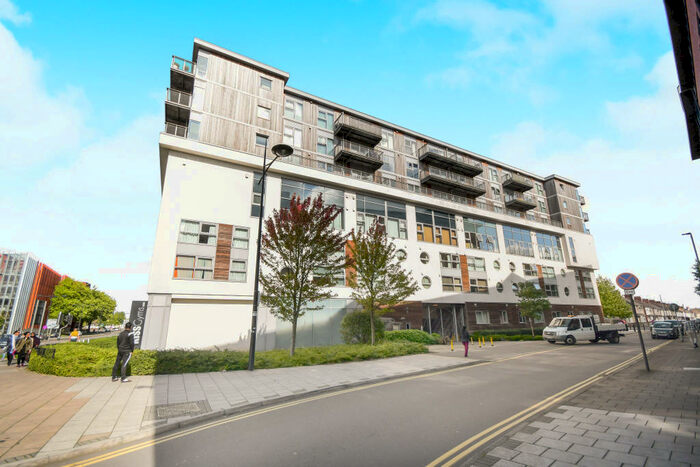 1 Bedroom Apartment To Rent In The Paramount, SN1