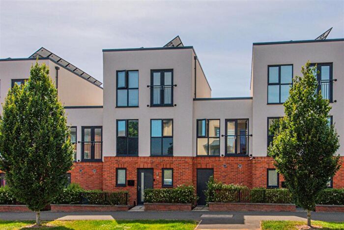3 Bedroom Town House For Sale In The Avenue, Corby, NN17