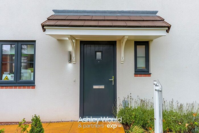 4 Bedroom Detached House For Sale In Sheldon Drive, Birmingham, B31