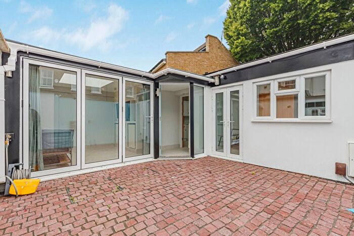 1 Bedroom Terraced House For Sale In Cross Street, Barnes, SW13