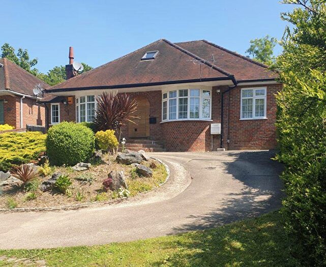 4 Bedroom Detached House For Sale In London Road, High Wycombe, HP10