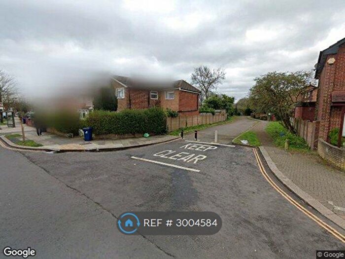 3 Bedroom Maisonette To Rent In Bilton Road, Greenford, UB6