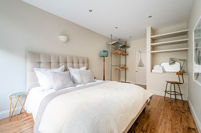 2 Bedroom Flat For Sale In Ellingfort Road, E8