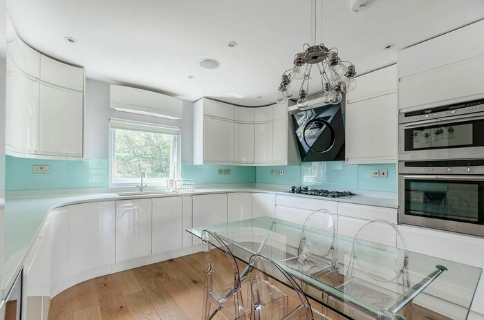 2 Bedroom Flat To Rent In Edith Road, West Kensington, London, W14