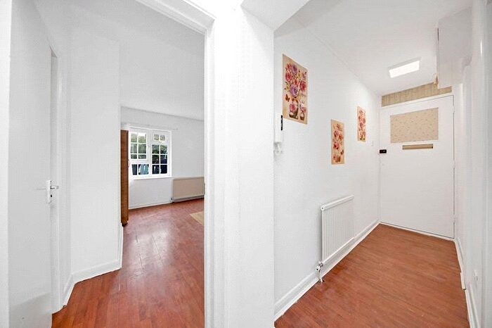 2 Bedroom Flat To Rent In Palmer Road, Newham, E13