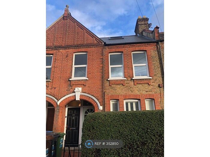 3 Bedroom Maisonette To Rent In Fleeming Road, London, E17