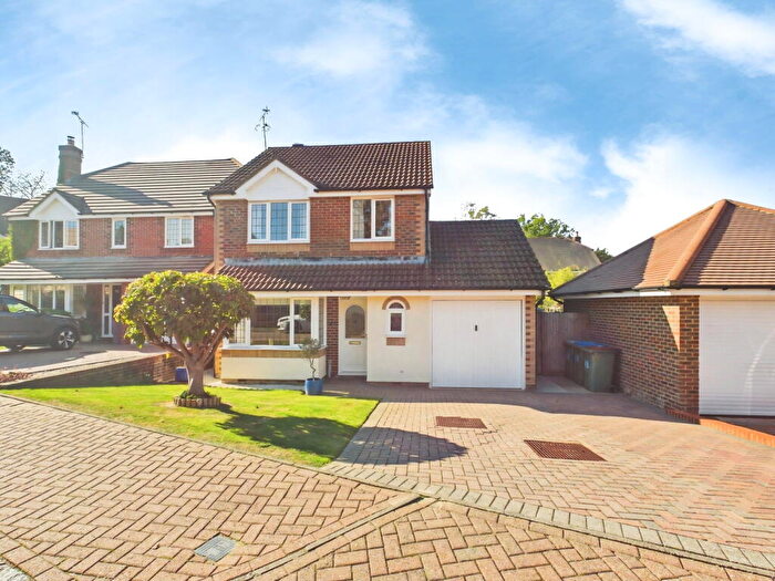 3 Bedroom Detached House For Sale In Lanyon Close, Horsham, RH12