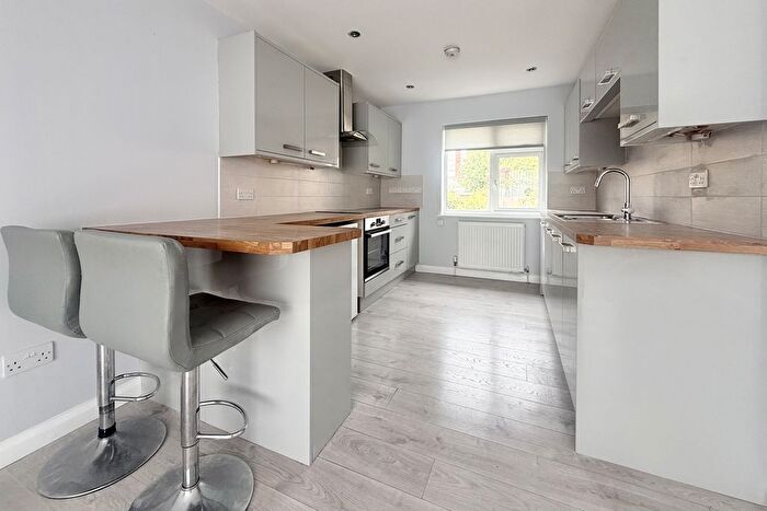 2 Bedroom Maisonette To Rent In Cranleigh Gardens, South Norwood, SE25