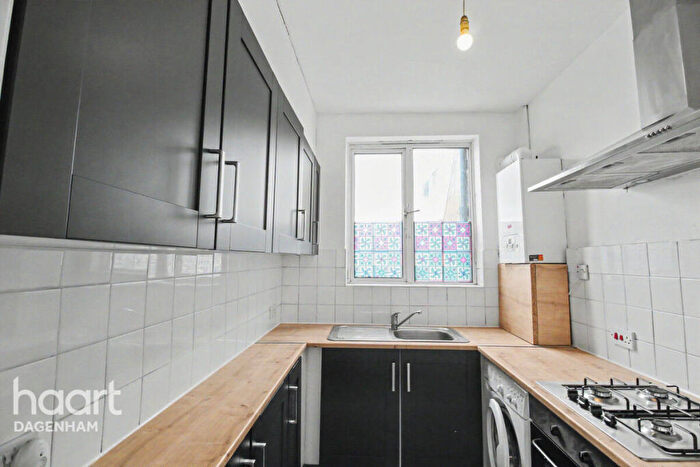 3 Bedroom Flat To Rent In Rowallen Parade, Green Lane, Dagenham, RM8