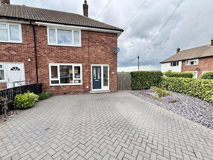 2 Bedroom Semi-Detached House For Sale In Goosefield Rise, Garforth, Leeds, LS25