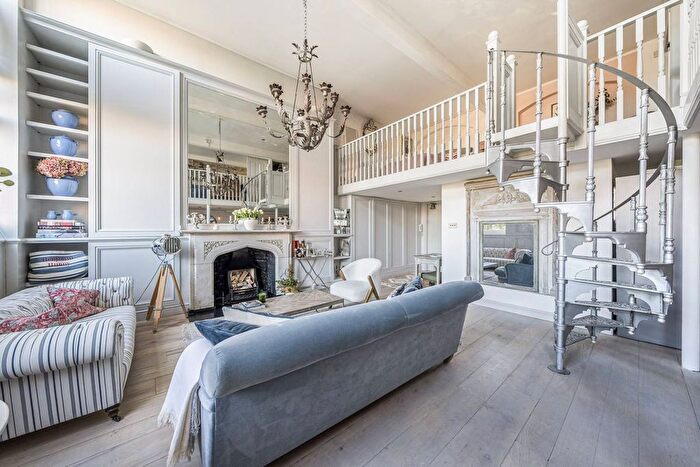 2 Bedroom Flat For Sale In Burns Road, Battersea, London, SW11