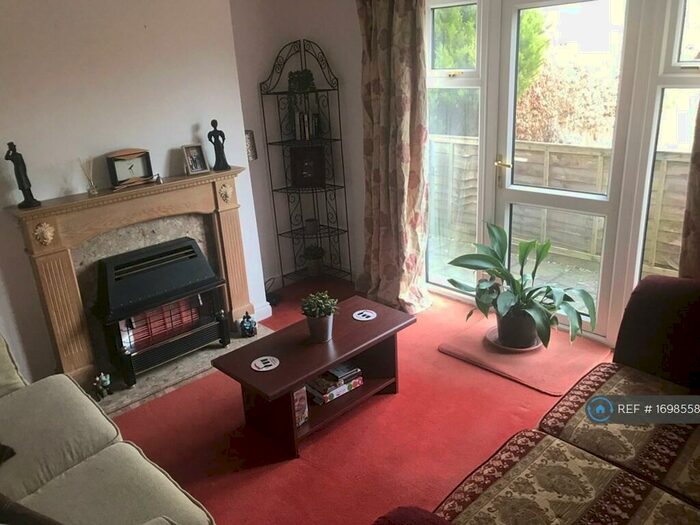 1 Bedroom Flat To Rent In Churchill Road, Stone, ST15