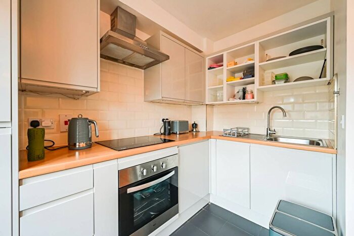 1 Bedroom Flat To Rent In Fairfield Road, Bow, London, E3