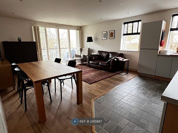 2 Bedroom Flat To Rent In Ryemead Way, High Wycombe, HP11