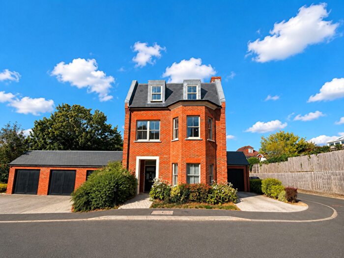 5 Bedroom Detached House For Sale In Stableford Close, South Croydon, CR2