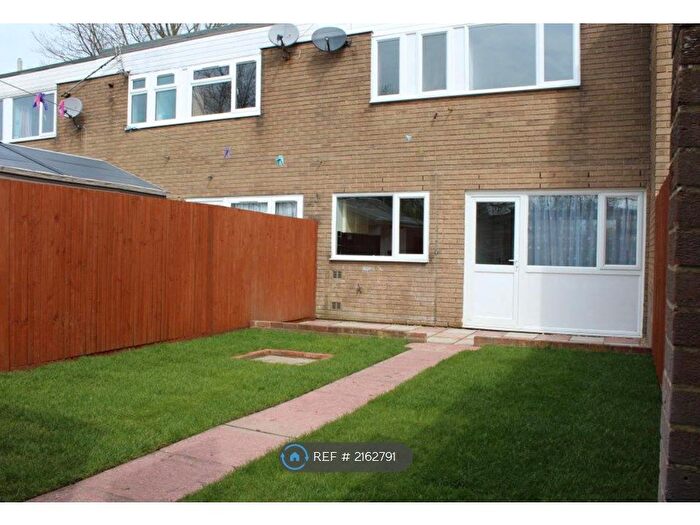 2 Bedroom Terraced House To Rent In Aldwick Close, Farnborough, GU14