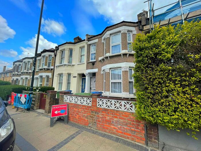 3 Bedroom Terraced House To Rent In Wells Way, Camberwell, SE5