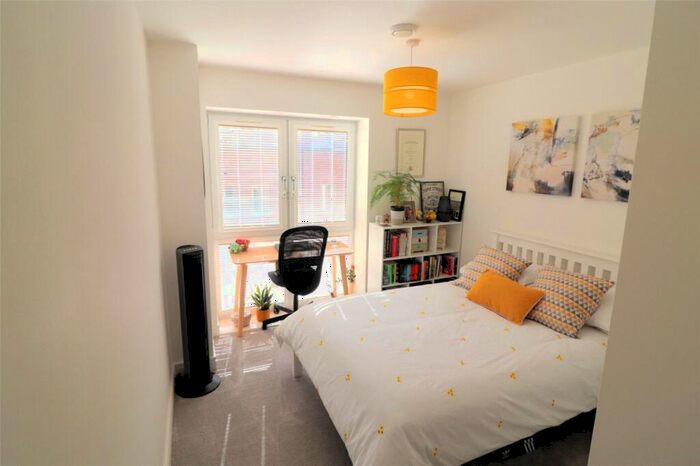 2 Bedroom Flat For Sale In Luna St. James, St. James Road, Brentwood, Essex, CM14