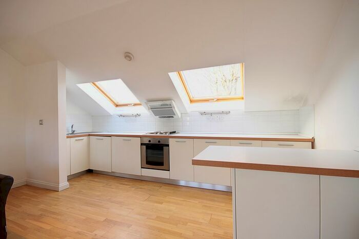 2 Bedroom Flat To Rent In Dewey Lane, Brixton, London, SW2