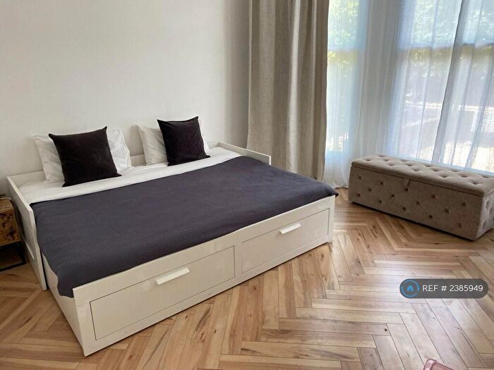 1 Bedroom Flat To Rent In Vanbrugh Park, London, SE3