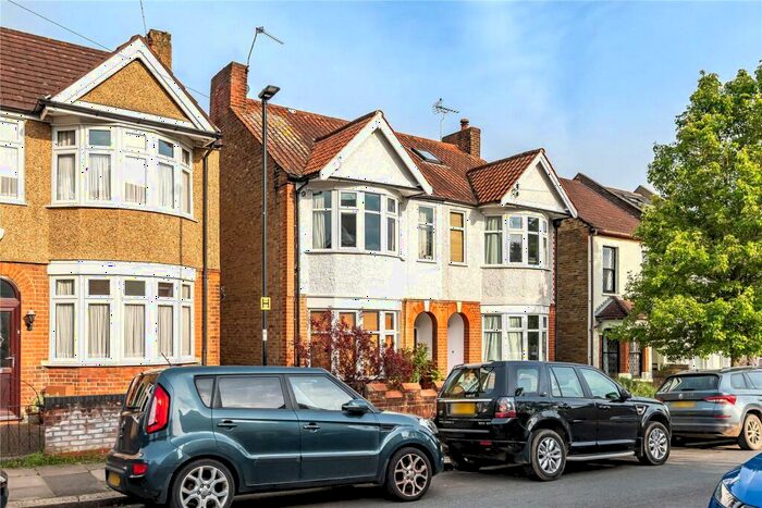 1 Bedroom Flat To Rent In Birkbeck Road, Enfield, EN2