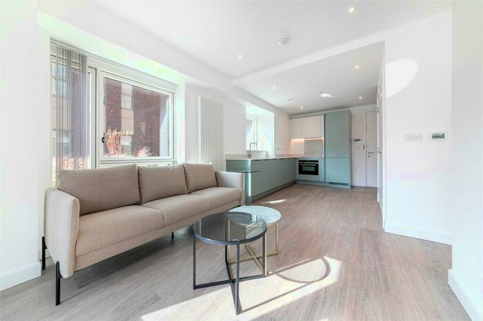 Apartment To Rent In Galleria House, B Western Gateway, Royal Victoria, London, E16