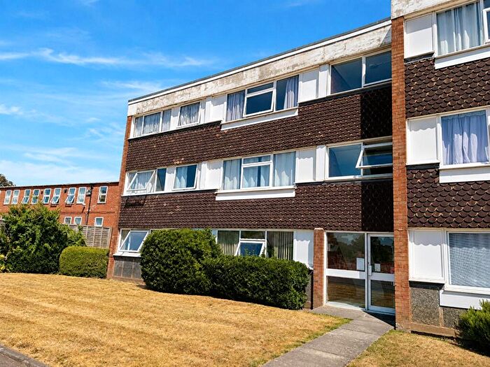 3 Bedroom Flat To Rent In Remburn Gardens, Warwick, CV34