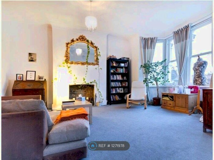 2 Bedroom Flat To Rent In Archway Road, London, N6