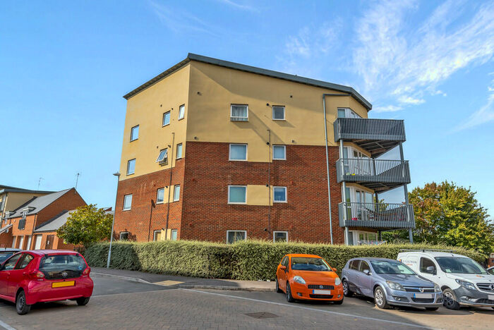 3 Bedroom Apartment To Rent In The Marketplace, Gloucester, GL1