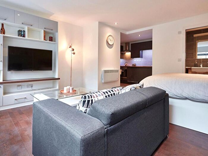 Apartment To Rent In Apt, South Parade #, LS1