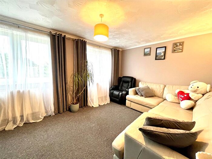2 Bedroom Apartment To Rent In Sark Walk, Custom House, E16