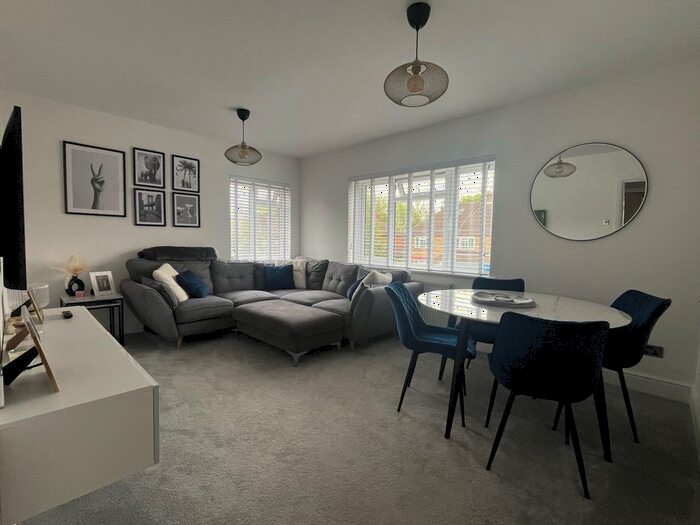 2 Bedroom Maisonette To Rent In Farm Road, Surrey, CR6