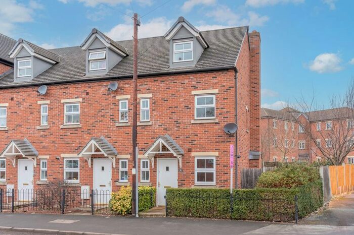 3 Bedroom Town House To Rent In Chancery Court, Newport, TF10