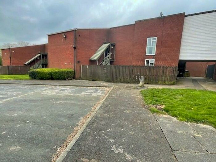 2 Bedroom Flat To Rent In Moorside Gardens, Halifax, West Yorkshire, HX3