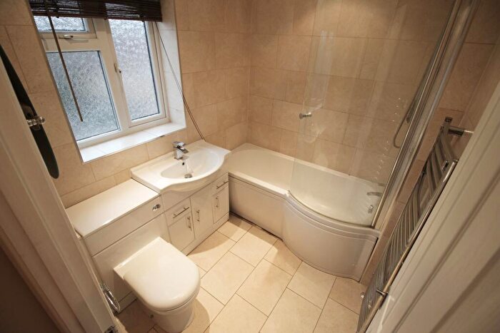 1 Bedroom Semi Detached House For Sale In Rookery Drive, LU2