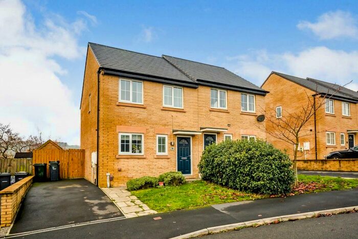 3 Bedroom Semi-Detached House To Rent In Beck Bridge Lane, Allerton, Bradford, West Yorkshire, BD15