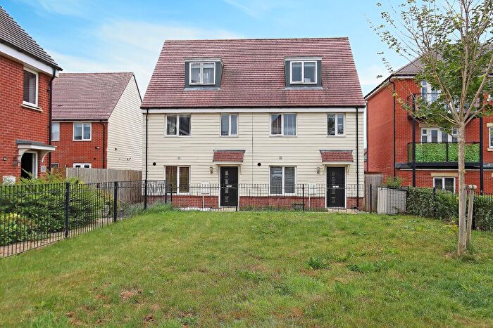 3 Bedroom Semi-Detached House For Sale In Calico Street, Andover, SP11