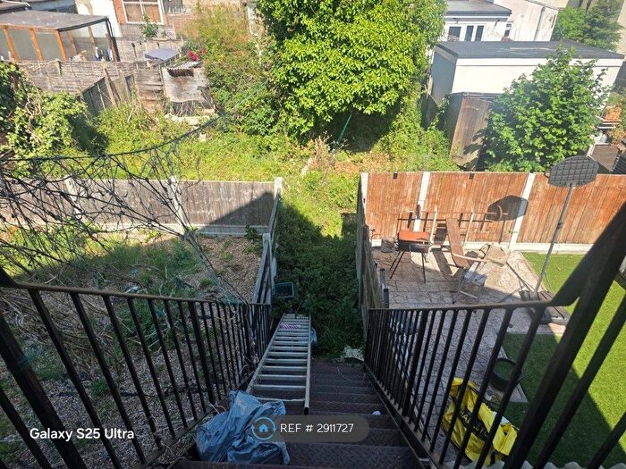 3 Bedroom Flat To Rent In Landseer Avenue, London, E12