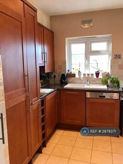 2 Bedroom Flat To Rent In Linksview, London, N2