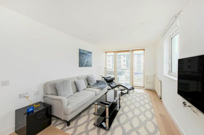 3 Bedroom Flat To Rent In Shaftesbury Place, Warwick Road, W14
