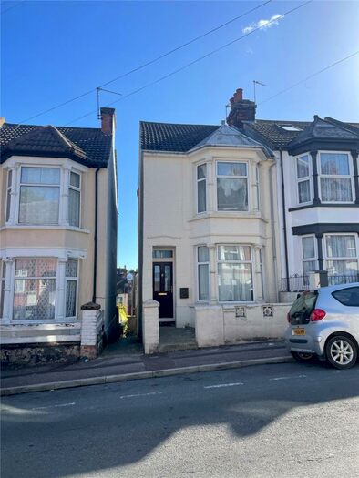 3 Bedroom End Of Terrace House To Rent In Pagitt Street, Chatham, Kent, ME4