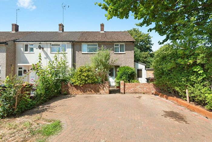 3 Bedroom End Of Terrace House For Sale In Marymead Drive, Stevenage, SG2