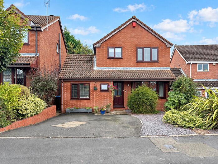 3 Bedroom Detached House For Sale In Owens Way, Cradley Heath, B64