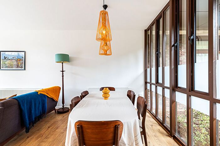 2 Bedroom Flat To Rent In Cabanel Place, London, SE11