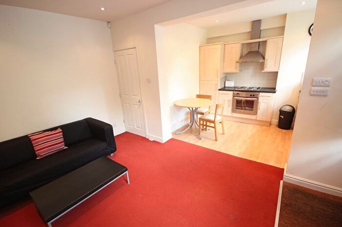 1 Bedroom Flat To Rent In Wood Lane, Headingley, Leeds, LS6
