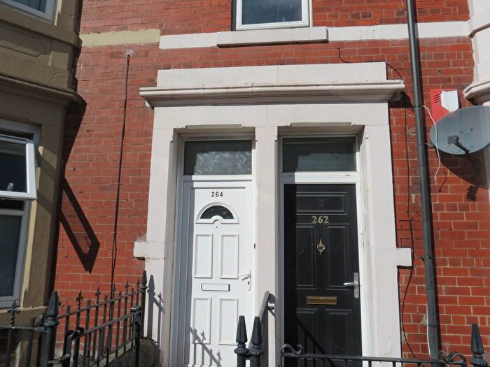 3 Bedroom Flat To Rent In Wingrove Avenue, Newcastle Upon Tyne, NE4