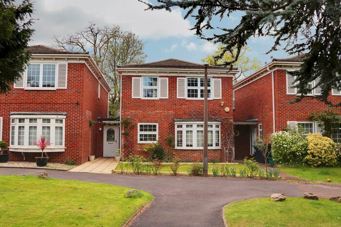 4 Bedroom Terraced House To Rent In Cotswold Close, Kingston Upon Thames, KT2